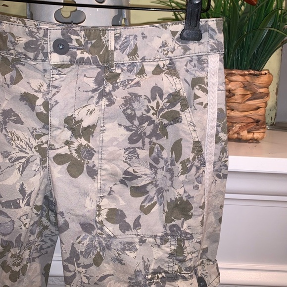 Anthropologie Hei Hei Wanderer Green Floral Print Cropped Cargo Ankle Pants 2 - Picture 6 of 8
